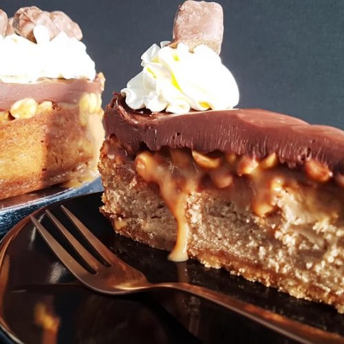 Snickers cheesecake